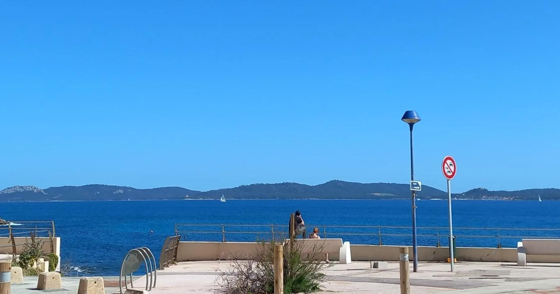La Tour Fondue Appartement Vue Mer Grand T2 Face A Porquerolles Drap Serviette Non Fournis Hyères 0*,  Frankrike